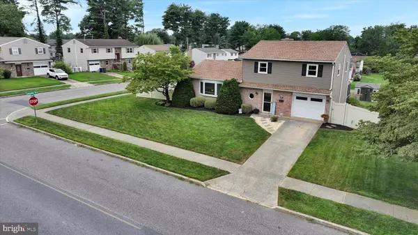 5229 ROYAL DR, Mechanicsburg, PA 17055