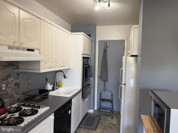 Rockville, MD 20852,10401 GROSVENOR PL #120