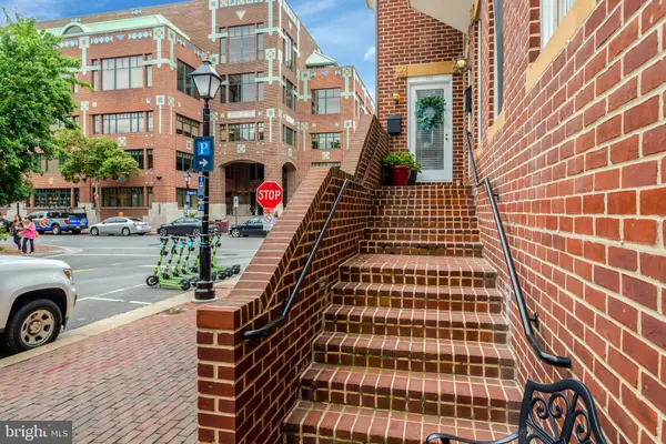 Alexandria, VA 22314,110 CAMERON ST #CS101