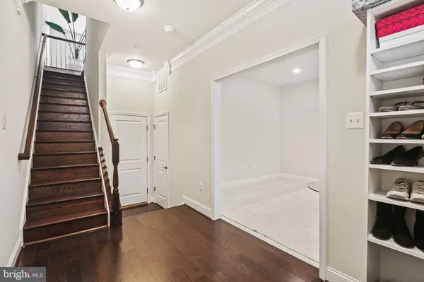 Ellicott City, MD 21043,6021 CHARLES XING