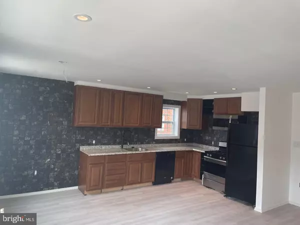4023 LYMAN DR, Philadelphia, PA 19114