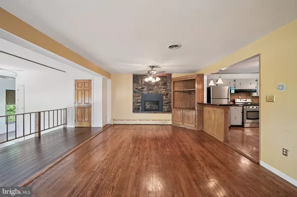 Bethlehem, PA 18015,2384 EASTON RD