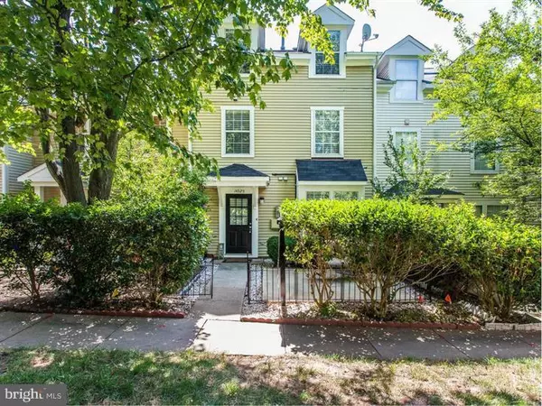 14325 JOHNNY MOORE CT, Centreville, VA 20120