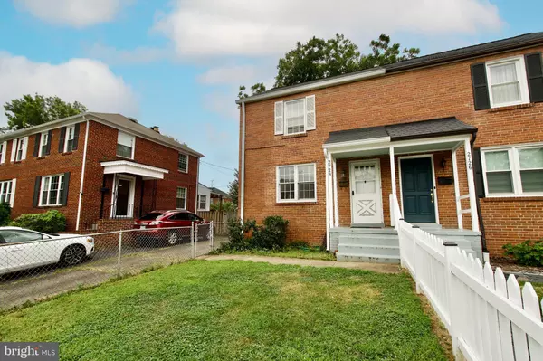 Arlington, VA 22206,2728 S UHLE ST