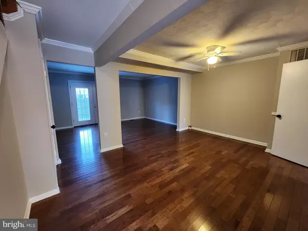 Laurel, MD 20707,14942 BELLE AMI DR #38