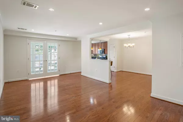 Arlington, VA 22204,4193 S FOUR MILE RUN DR #202