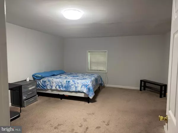 19004 QUEEN DR, Triangle, VA 22172