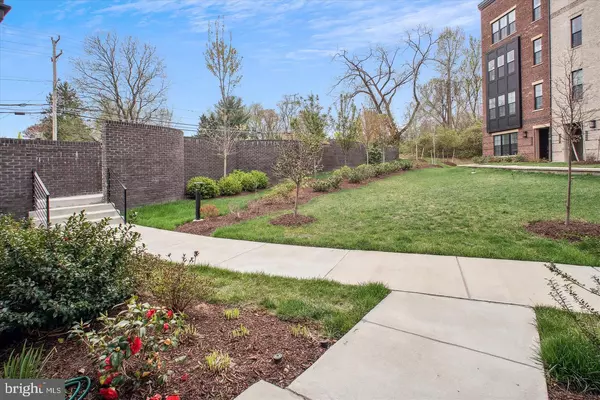 Mclean, VA 22102,7551 SAWYER FARM WAY #1703