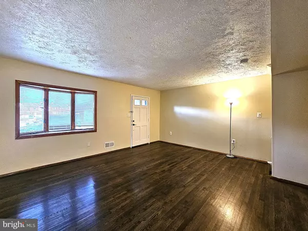 Woodbridge, VA 22193,14734 BARKSDALE ST