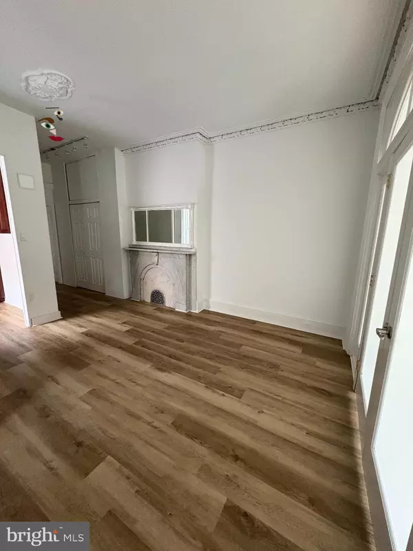 Philadelphia, PA 19130,2129 SPRING GARDEN ST #2R