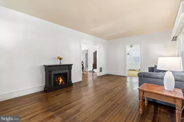 Woodbury, NJ 08096,238 S WARNER ST