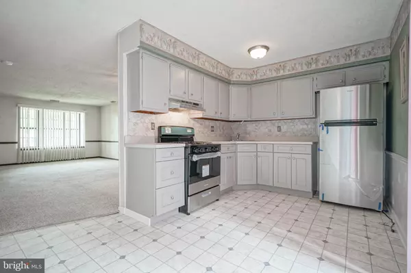 Sicklerville, NJ 08081,17 HEYWOOD LN