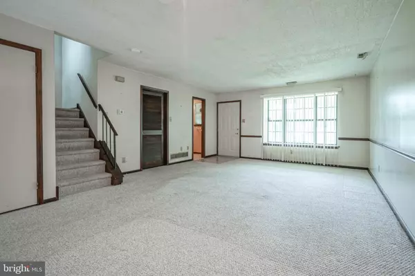 Sicklerville, NJ 08081,17 HEYWOOD LN