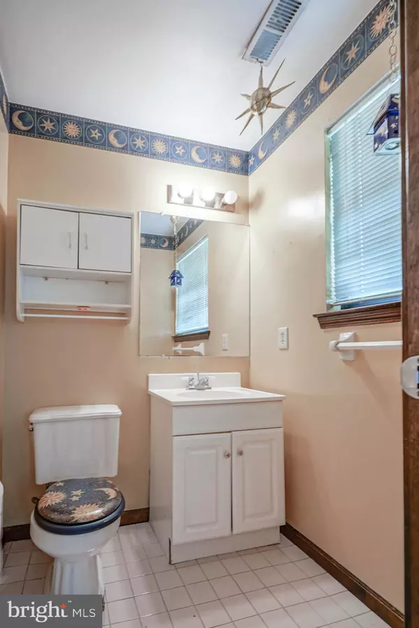Sicklerville, NJ 08081,17 HEYWOOD LN