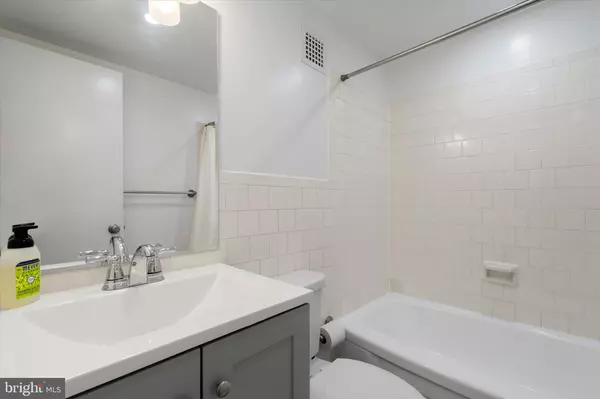 Annandale, VA 22003,4355 IVYMOUNT CT #27