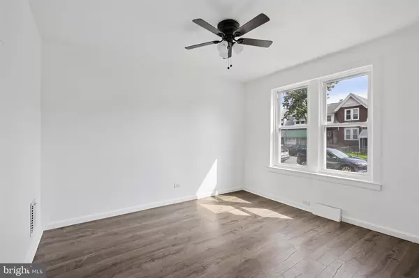 Marcus Hook, PA 19061,33 MAPLE ST