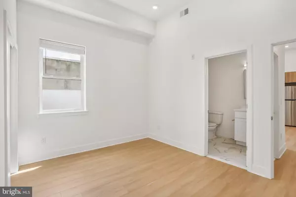 Philadelphia, PA 19104,3952-54 LANCASTER AVE #302