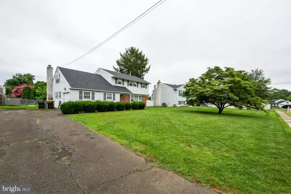 Hatboro, PA 19040,48 MAURICE LN