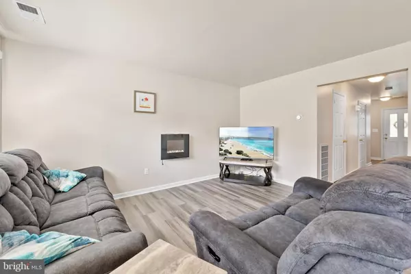 Bordentown, NJ 08505,4 DEERFIELD CT