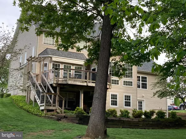 Martinsburg, WV 25403,935 BRAEBURN DR