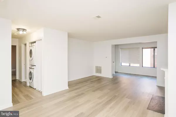 Falls Church, VA 22046,2815 LEE OAKS CT #202