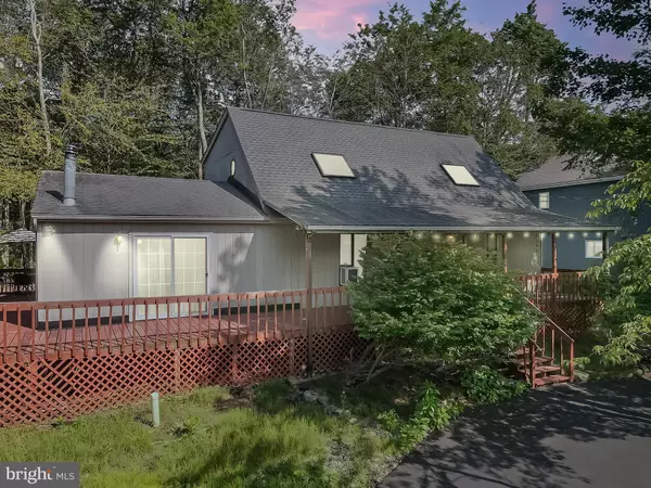 6084 BOARDWALK DR, Tobyhanna, PA 18466