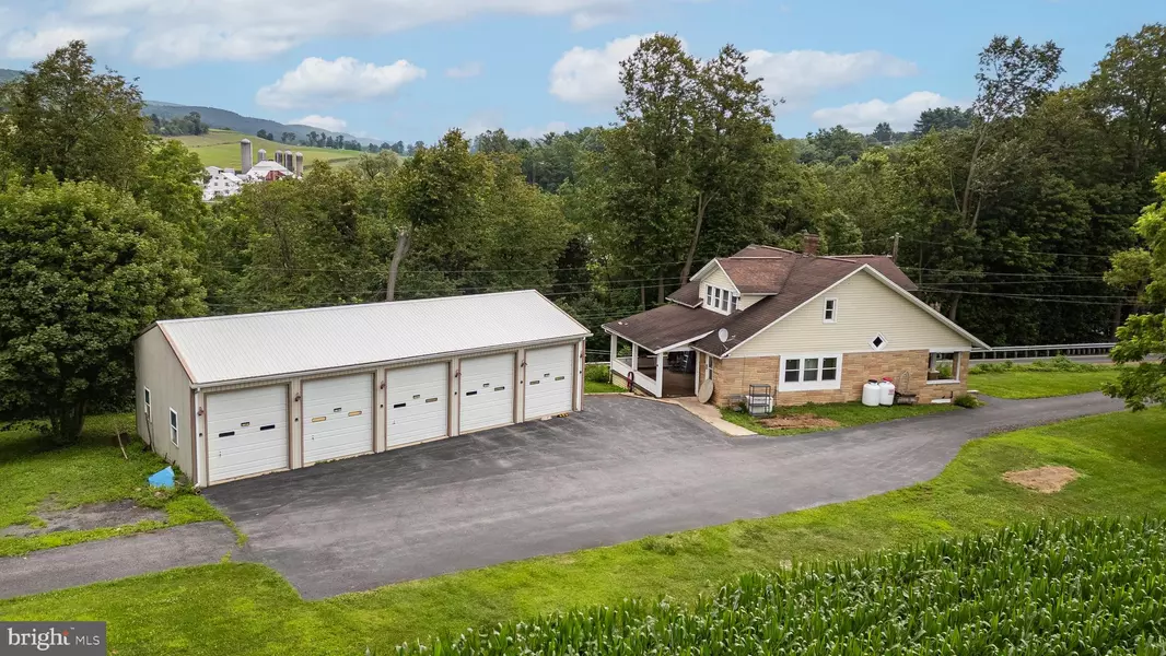 128 SUNSET DR, Millheim, PA 16854