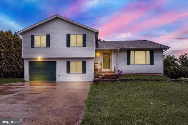 1585 CHURCH RD, York, PA 17408