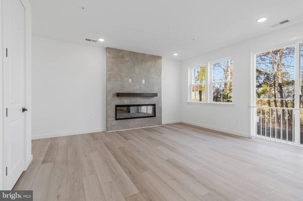 Glen Burnie, MD 21061,5728 HOWARD DR