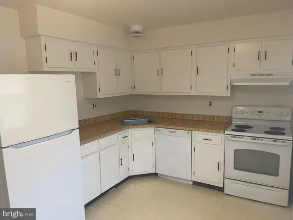 Hamilton, NJ 08690,615 SILVER CT