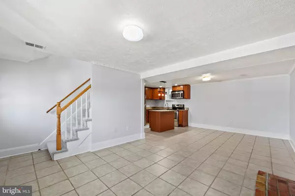 Woodbridge, VA 22193,13724 LYNHURST DR