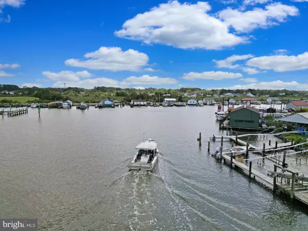 Crisfield, MD 21817,106-C WATERS EDGE #106C
