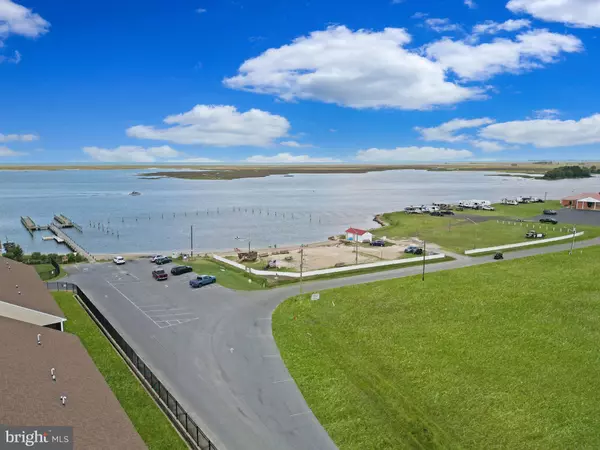 Crisfield, MD 21817,106-C WATERS EDGE #106C