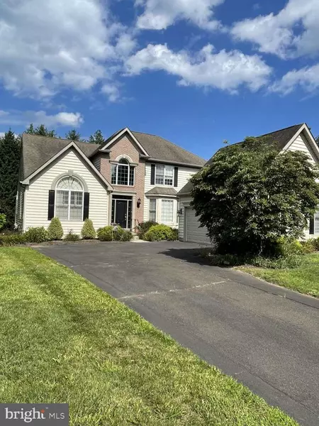 10 LENAPE DR, New Hope, PA 18938