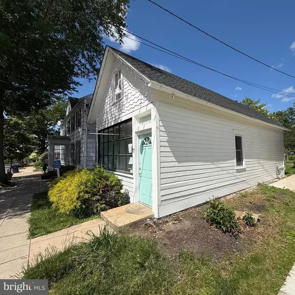 17 N MAIN ST, Pennington, NJ 08534