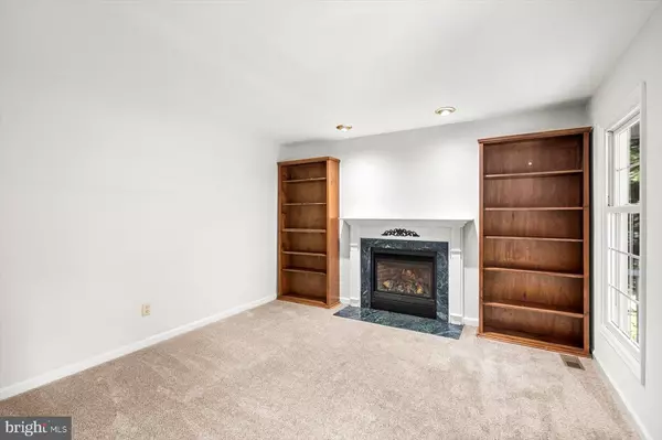 Fredericksburg, VA 22408,4301 MURVEN PARK LN