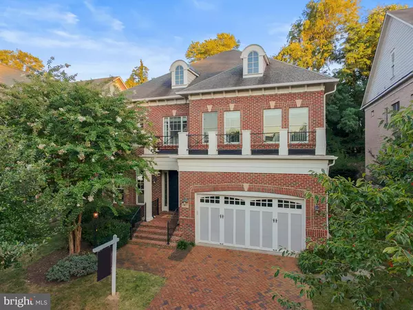 Falls Church, VA 22043,6817 STOCKWELL MANOR DR