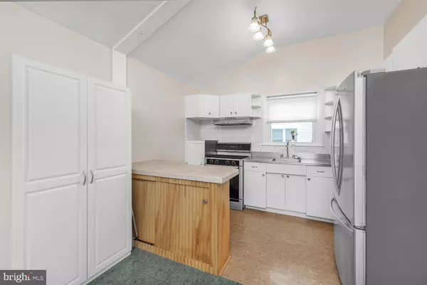 West Deptford, NJ 08096,70 PLEASANT VALLEY DR