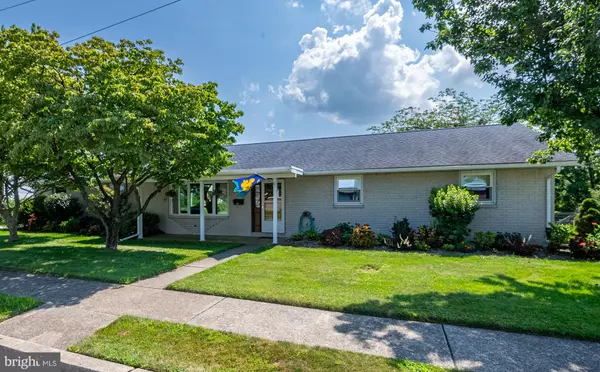 25 RADCLIFF RD, Womelsdorf, PA 19567
