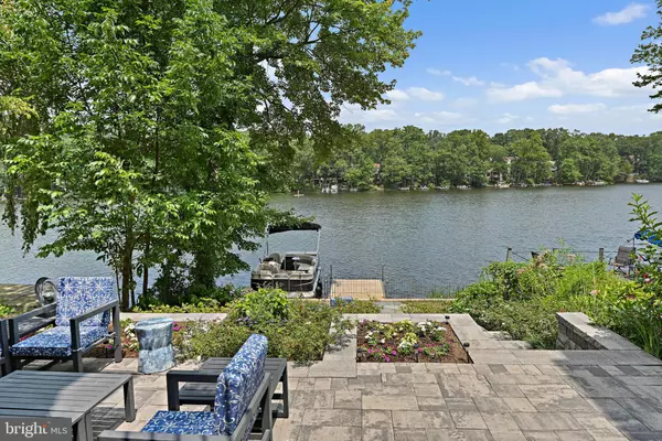 1605 GREENBRIAR CT,  Reston,  VA 20190