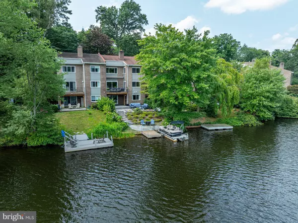 Reston, VA 20190,1605 GREENBRIAR CT