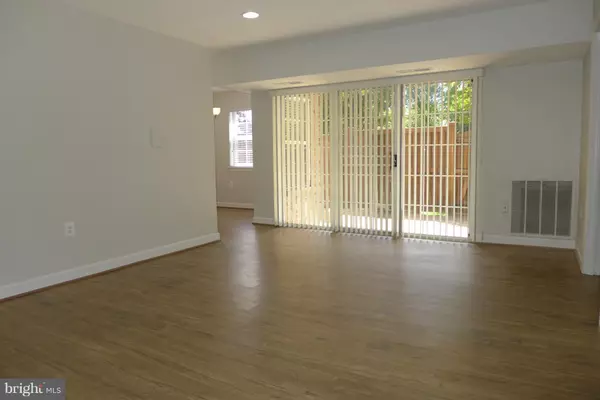 Mclean, VA 22102,1914 WILSON LN #T3
