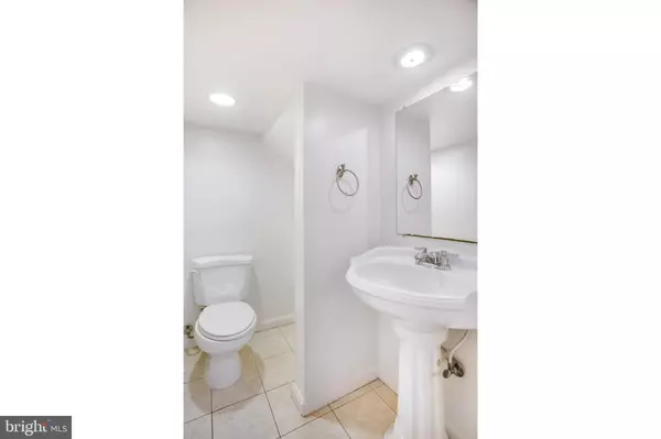 Washington, DC 20002,729 10TH ST NE