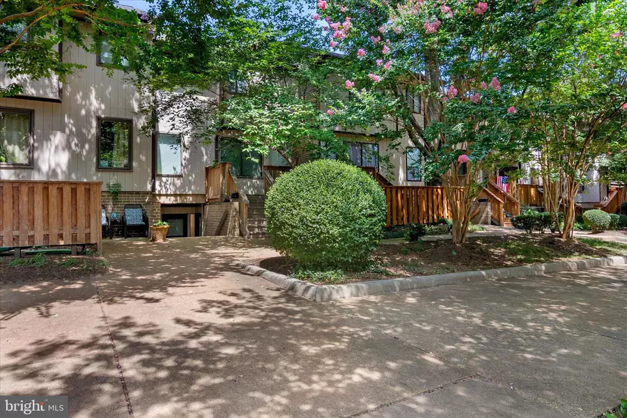 1722 WESTWIND WAY #123, Mclean, VA 22102