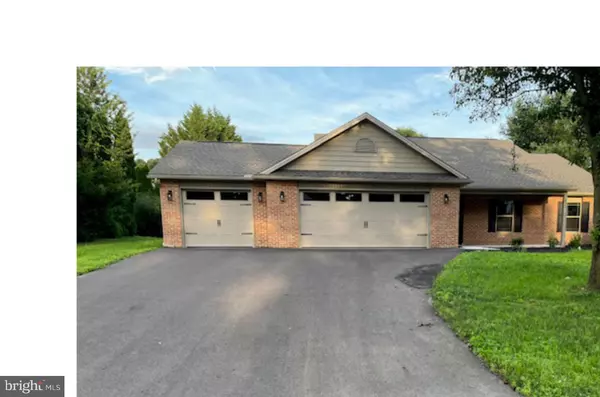 6937 FAIRWAY DR E, Fayetteville, PA 17222