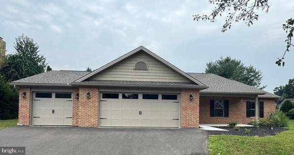 6937 FAIRWAY DR E, Fayetteville, PA 17222