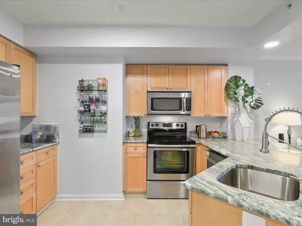 Alexandria, VA 22302,3101 N HAMPTON DR #416