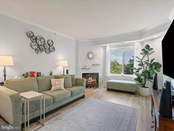 Alexandria, VA 22302,3101 N HAMPTON DR #416