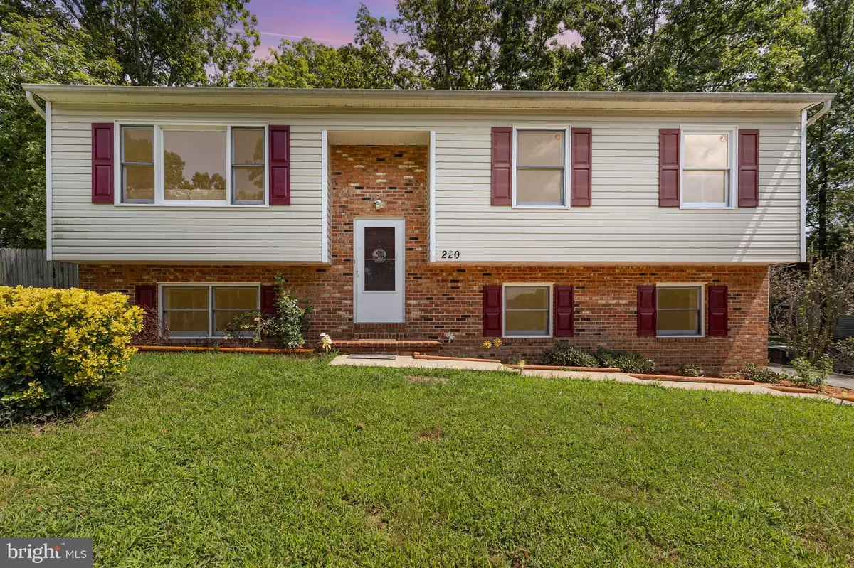Fredericksburg, VA 22407,220 DURHAM DR