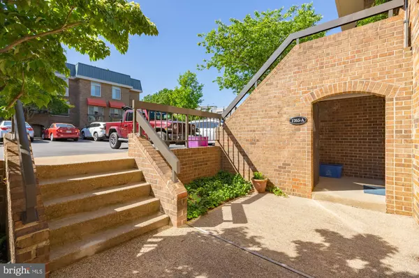 Arlington, VA 22202,1765 HAYES ST S #A